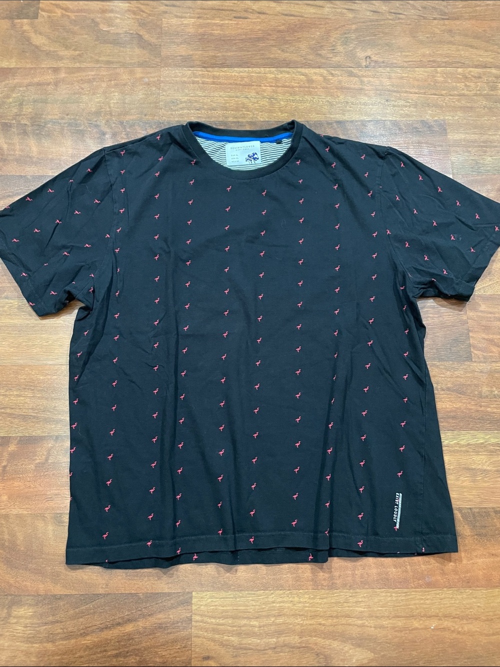 Men's Black Crew Neck T‑Shirt with Red Micro Flamingos 🦩